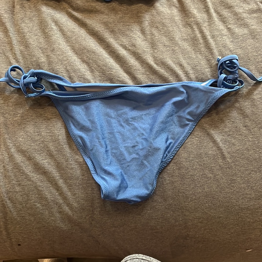 Blue bikini - Picture 3 of 5